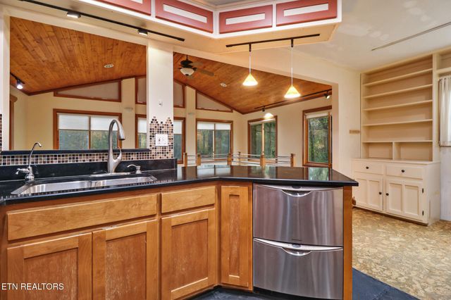 109 Wakefield Rd, Oak Ridge, TN 37830