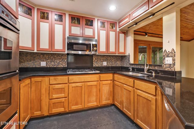 109 Wakefield Rd, Oak Ridge, TN 37830