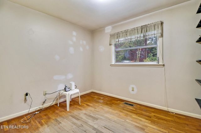 109 Wakefield Rd, Oak Ridge, TN 37830