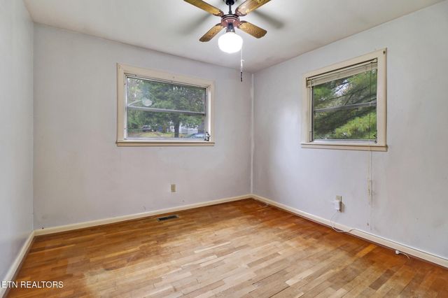 109 Wakefield Rd, Oak Ridge, TN 37830