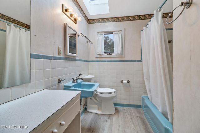 109 Wakefield Rd, Oak Ridge, TN 37830