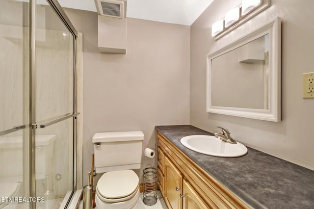 109 Wakefield Rd, Oak Ridge, TN 37830