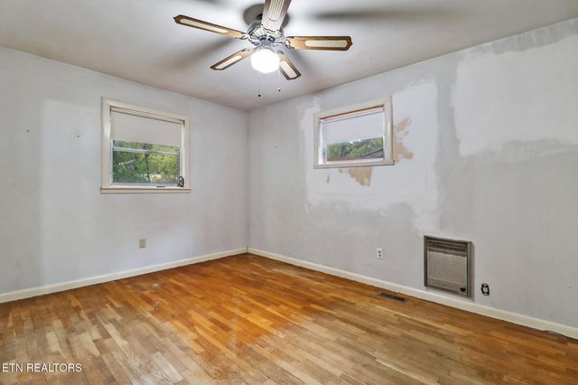 109 Wakefield Rd, Oak Ridge, TN 37830