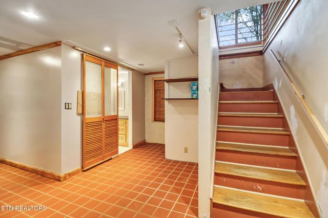 109 Wakefield Rd, Oak Ridge, TN 37830