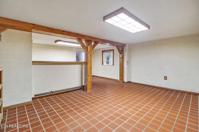 109 Wakefield Rd, Oak Ridge, TN 37830