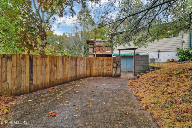 109 Wakefield Rd, Oak Ridge, TN 37830