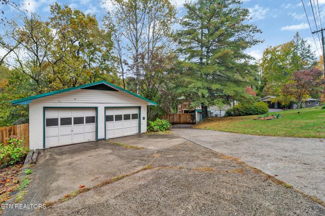 109 Wakefield Rd, Oak Ridge, TN 37830