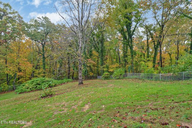 109 Wakefield Rd, Oak Ridge, TN 37830