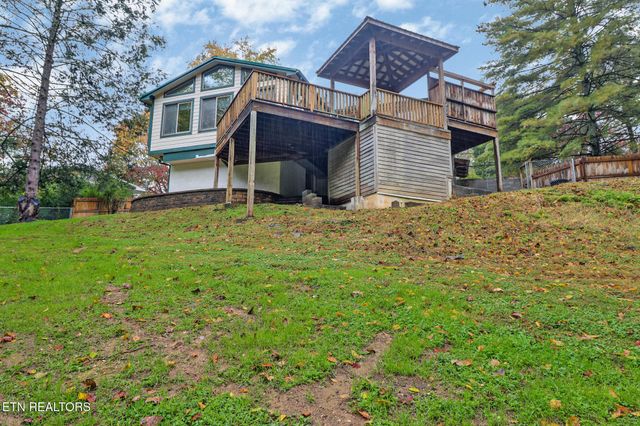 109 Wakefield Rd, Oak Ridge, TN 37830