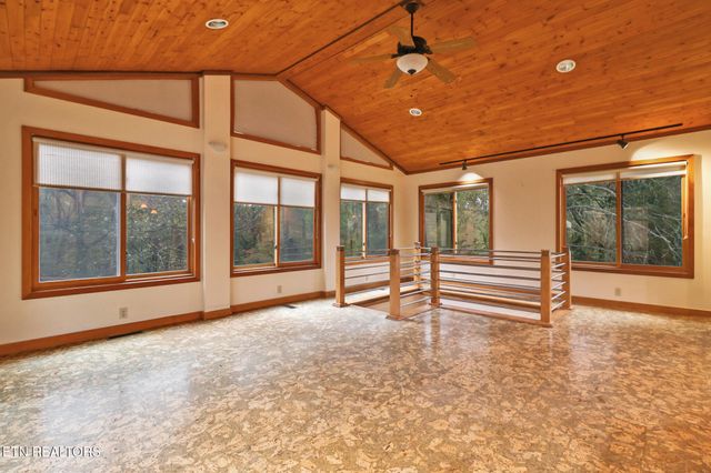 109 Wakefield Rd, Oak Ridge, TN 37830