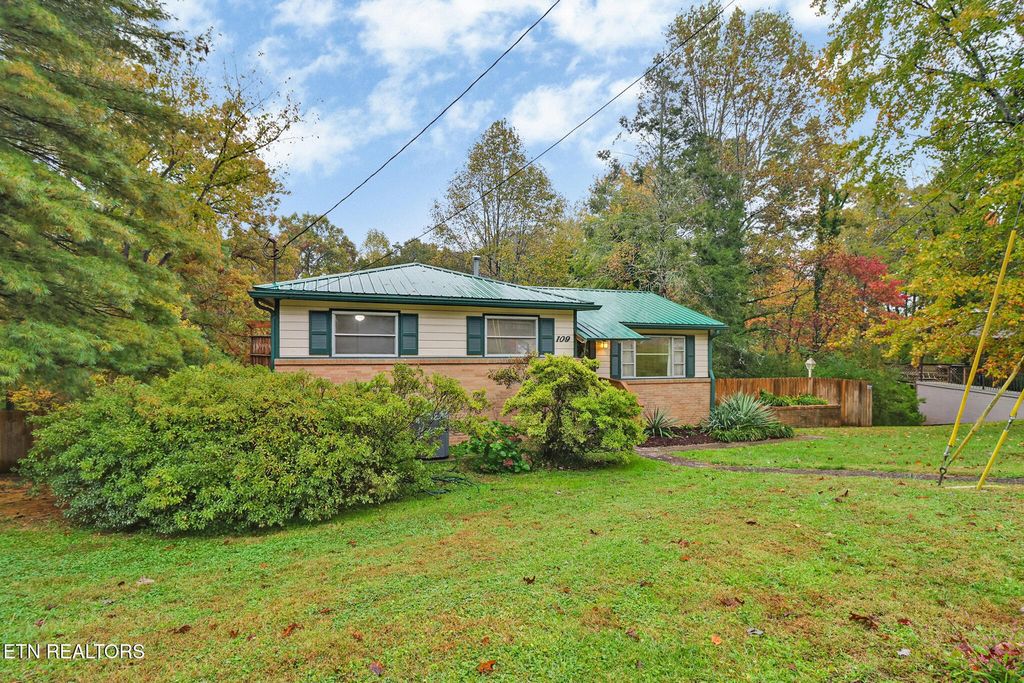 109 Wakefield Rd, Oak Ridge, TN 37830