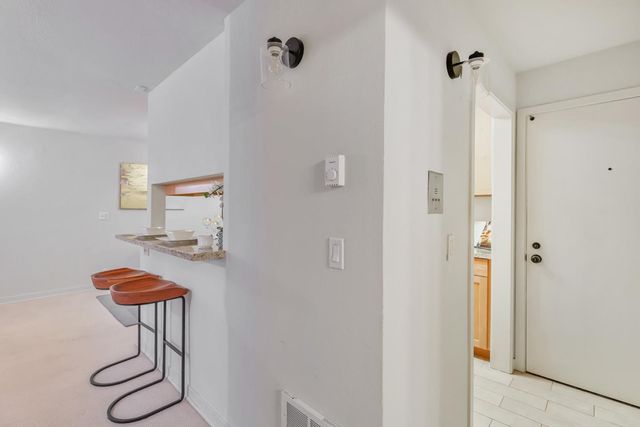 295 Lenox Avenue 203, Oakland, CA 94610