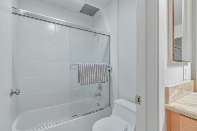 295 Lenox Avenue 203, Oakland, CA 94610