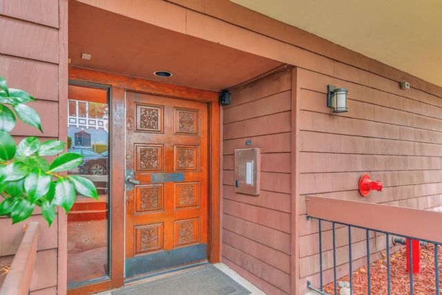 295 Lenox Avenue 203, Oakland, CA 94610