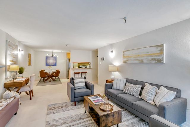 295 Lenox Avenue 203, Oakland, CA 94610