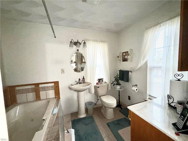 2029 Stonehurst ST, Chesapeake, VA 23324