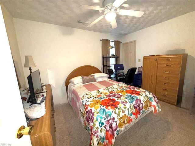 2029 Stonehurst ST, Chesapeake, VA 23324