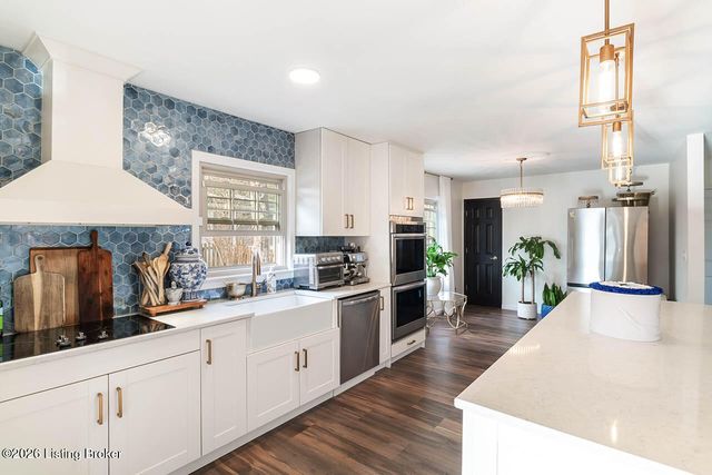 7803 Brownsboro Rd, Louisville, KY 40241