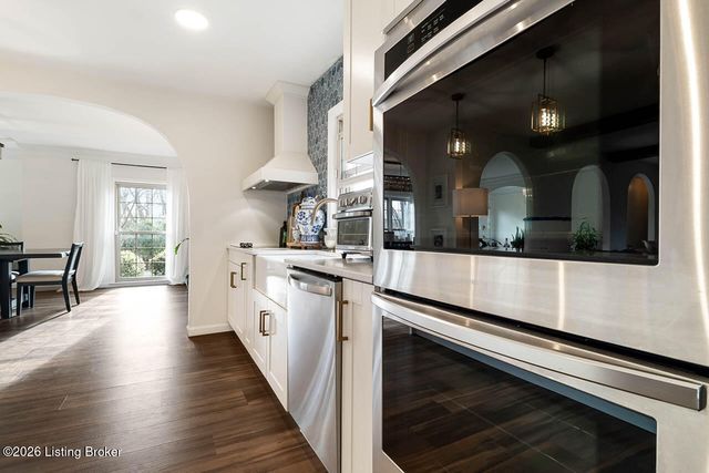 7803 Brownsboro Rd, Louisville, KY 40241