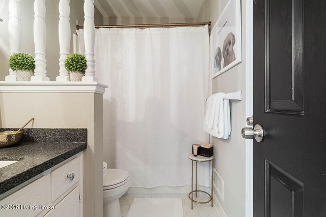 7803 Brownsboro Rd, Louisville, KY 40241