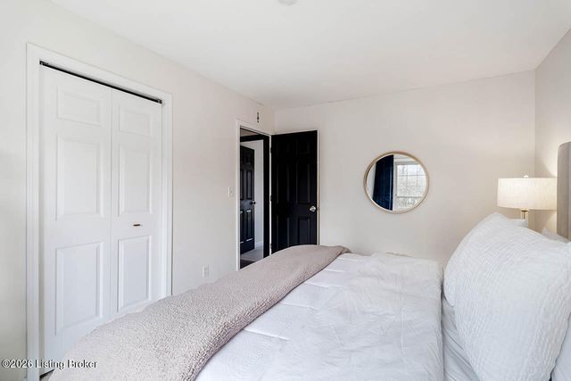 7803 Brownsboro Rd, Louisville, KY 40241