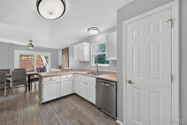 3412 Charleston Place Court, Manchester, MO 63088
