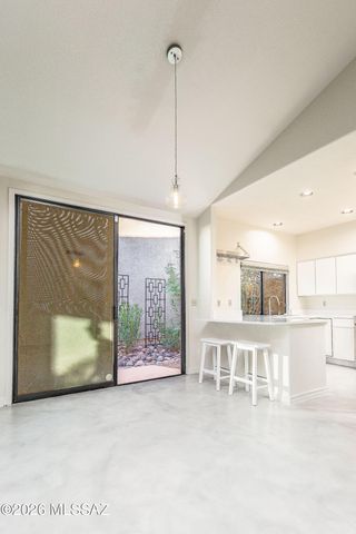 5825 N Misty Ridge Drive, Tucson, AZ 85718