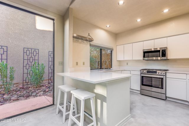 5825 N Misty Ridge Drive, Tucson, AZ 85718