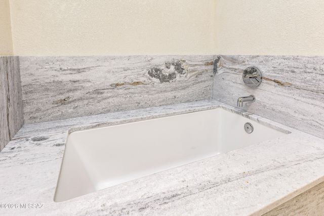 5825 N Misty Ridge Drive, Tucson, AZ 85718