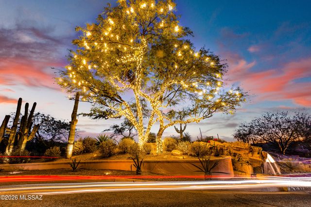 5825 N Misty Ridge Drive, Tucson, AZ 85718