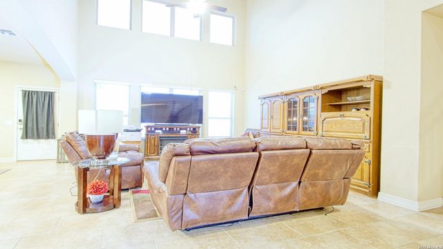 3128 BEACON GLN, Schertz, TX 78108