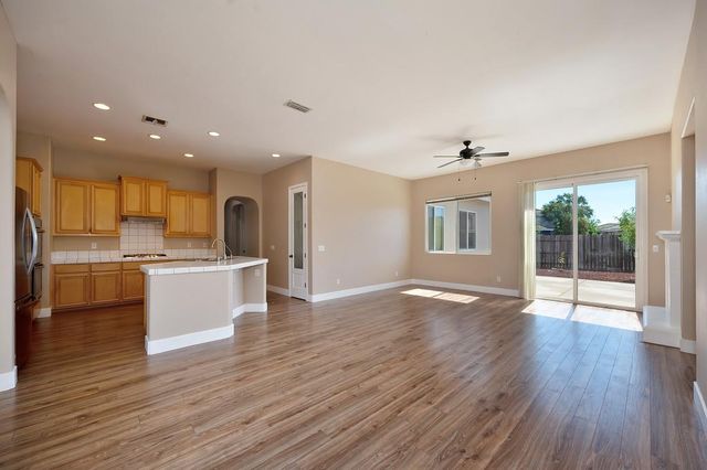 5751 Spenlow Way, Sacramento, CA 95835