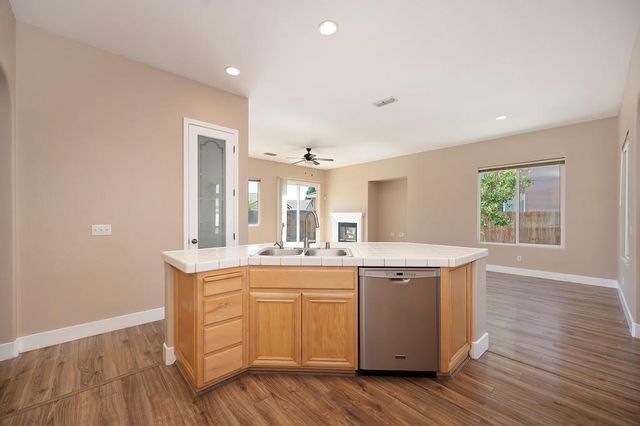 5751 Spenlow Way, Sacramento, CA 95835