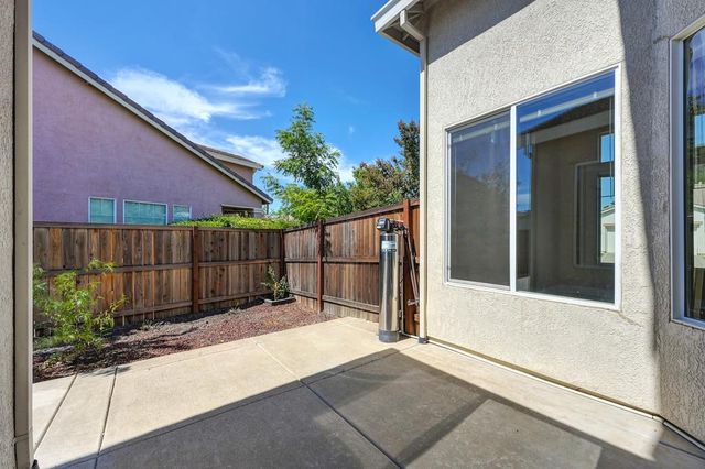 5751 Spenlow Way, Sacramento, CA 95835