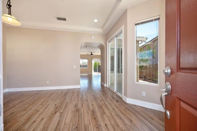 5751 Spenlow Way, Sacramento, CA 95835