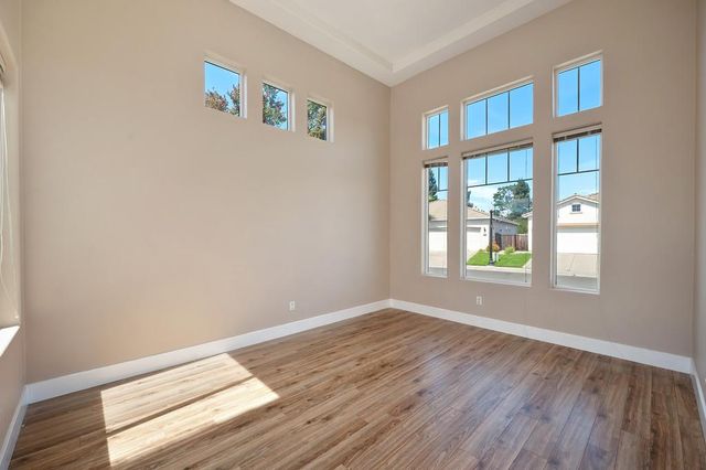 5751 Spenlow Way, Sacramento, CA 95835