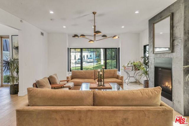 18321 Lake Encino Drive, Encino, CA 91316