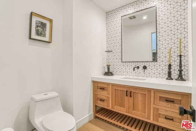 18321 Lake Encino Drive, Encino, CA 91316