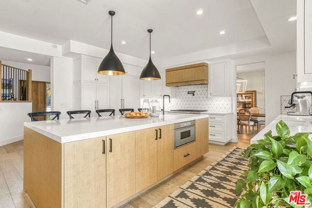 18321 Lake Encino Drive, Encino, CA 91316