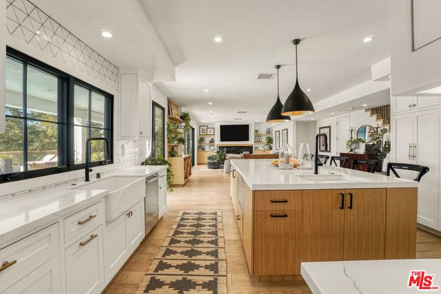 18321 Lake Encino Drive, Encino, CA 91316