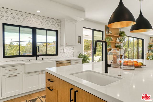 18321 Lake Encino Drive, Encino, CA 91316