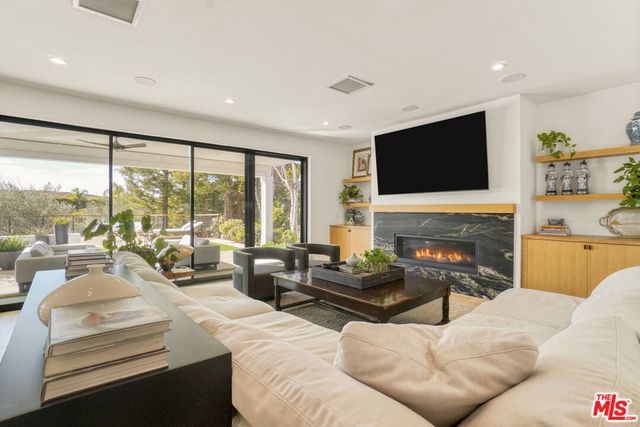 18321 Lake Encino Drive, Encino, CA 91316