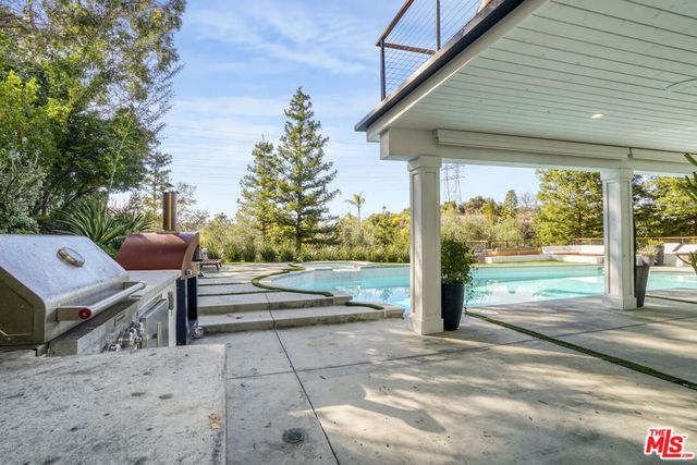 18321 Lake Encino Drive, Encino, CA 91316