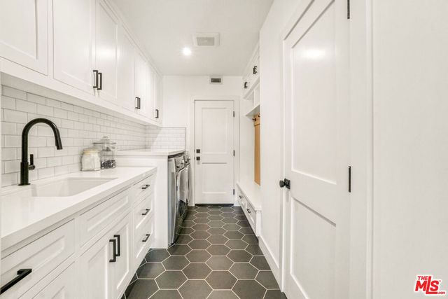 18321 Lake Encino Drive, Encino, CA 91316