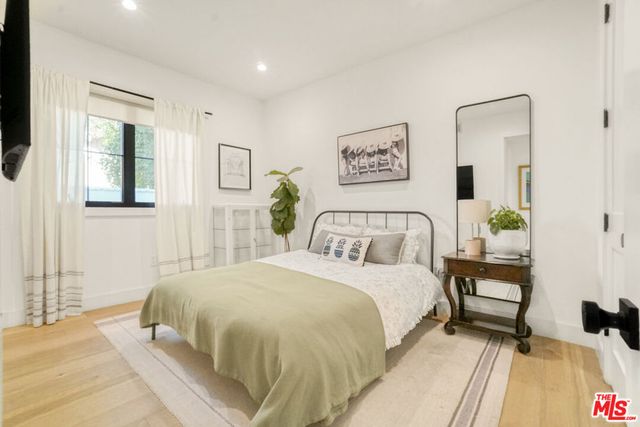 18321 Lake Encino Drive, Encino, CA 91316