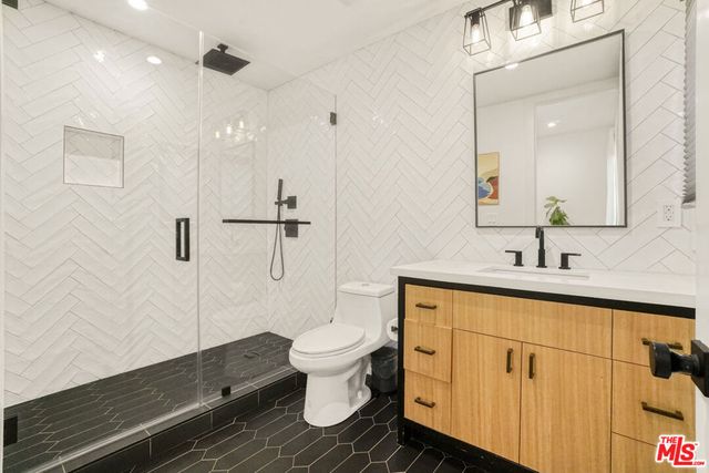 18321 Lake Encino Drive, Encino, CA 91316