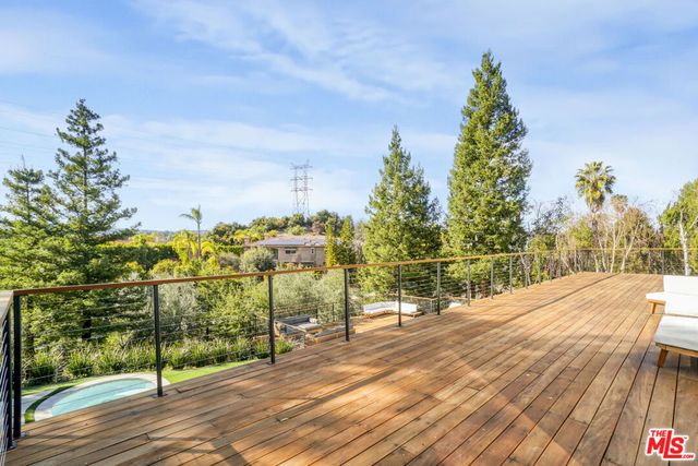 18321 Lake Encino Drive, Encino, CA 91316