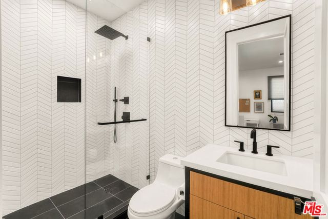 18321 Lake Encino Drive, Encino, CA 91316