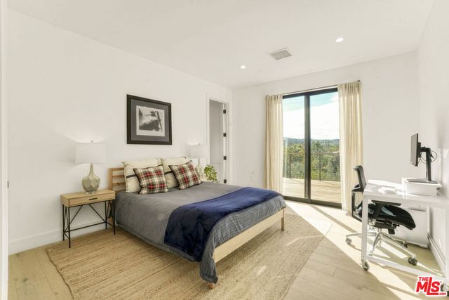 18321 Lake Encino Drive, Encino, CA 91316