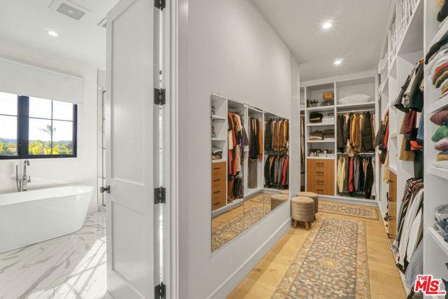 18321 Lake Encino Drive, Encino, CA 91316